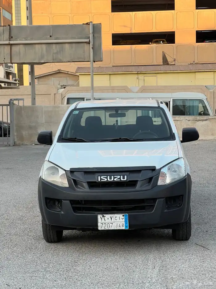 ايسوزو ديماكس موديل 2015 نظيف 3