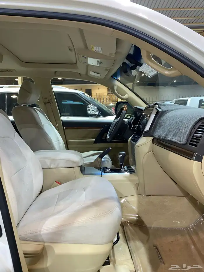 للبيع جيب جي اكس ار 2017 فل كامل عبداللطيف عداد 95 الف 15