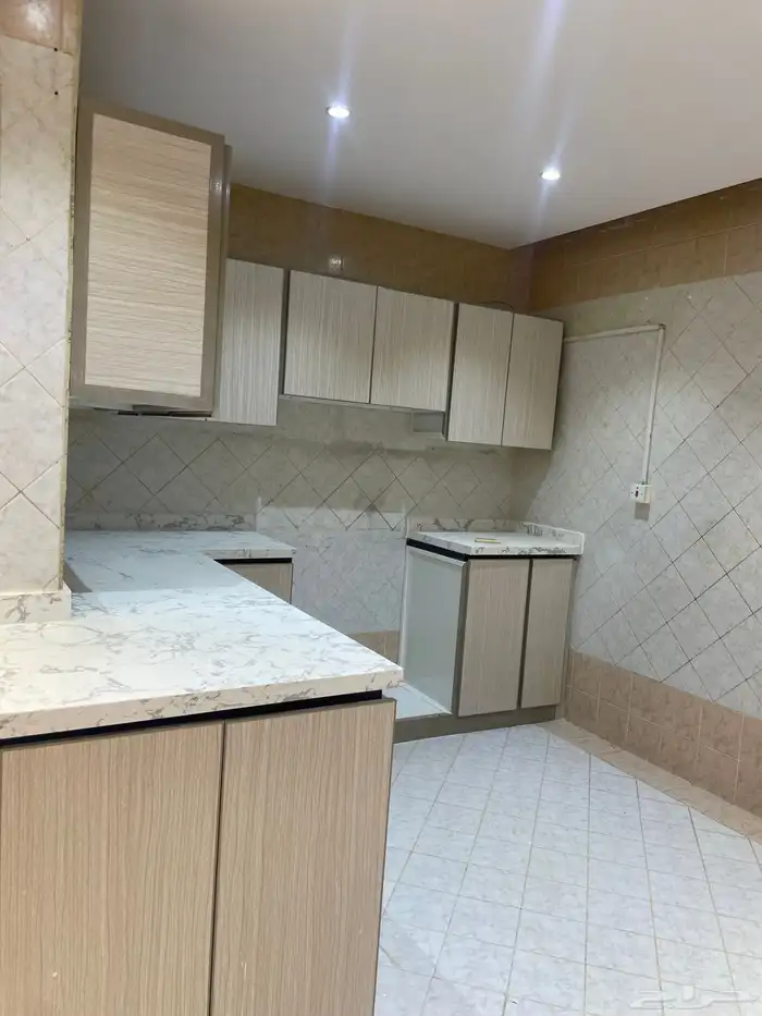 للايجار عدد 9 شقق عوائل بحي الغدير 4