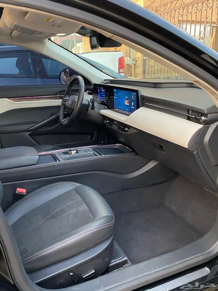 فورد تورس 2023 تيتانيوم 26