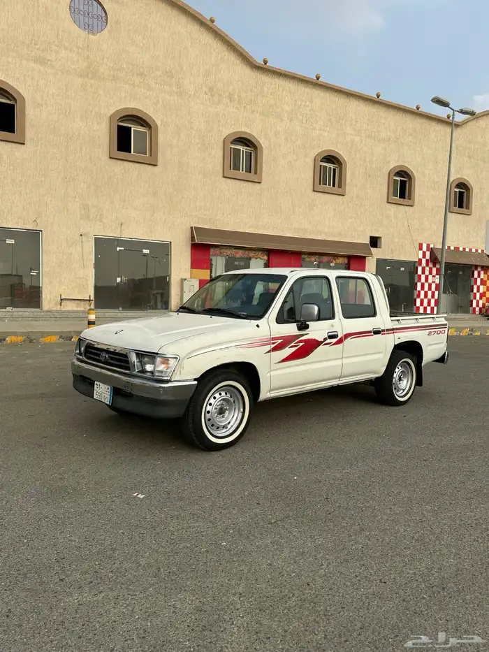 للبيع هايلوكس 2000 5