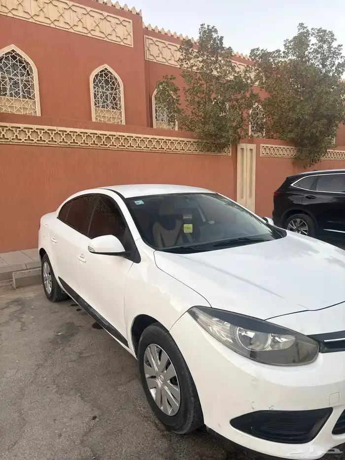 سيارة من نوع RENAULT- FLUENCE 2015 5