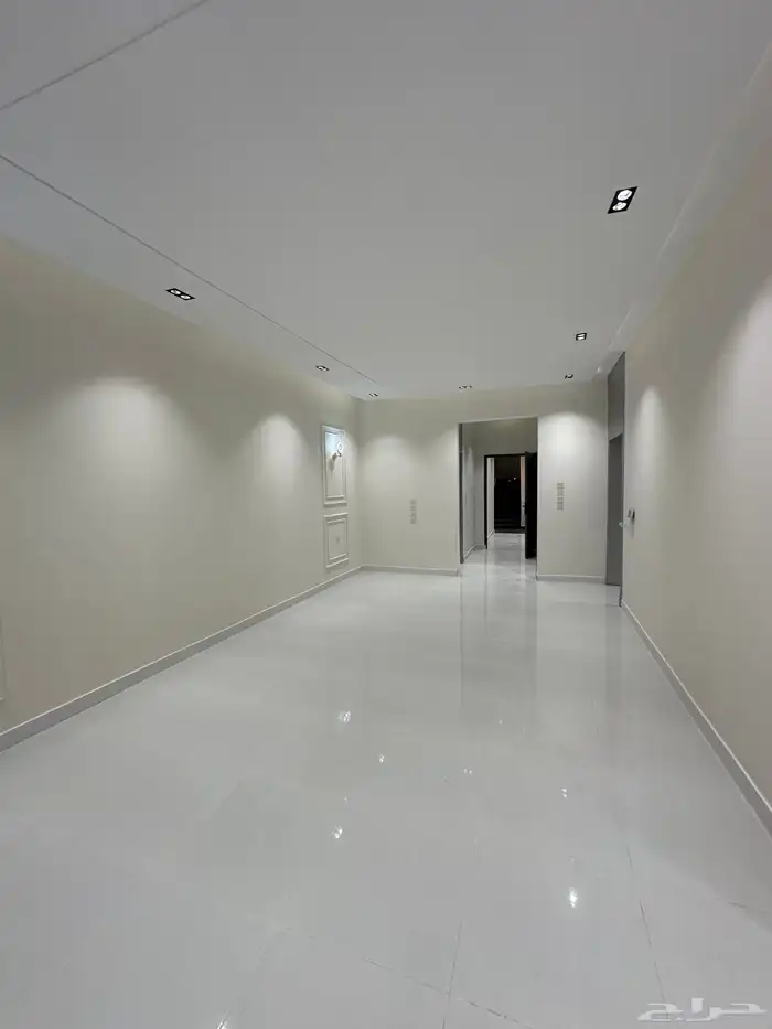 للبيع شقق علويه ممتازه والسعر 520 الف بحى المعارض خميس مشيط 5