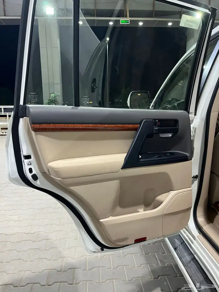 لاندكروزر 2014 شبه الجديد 28