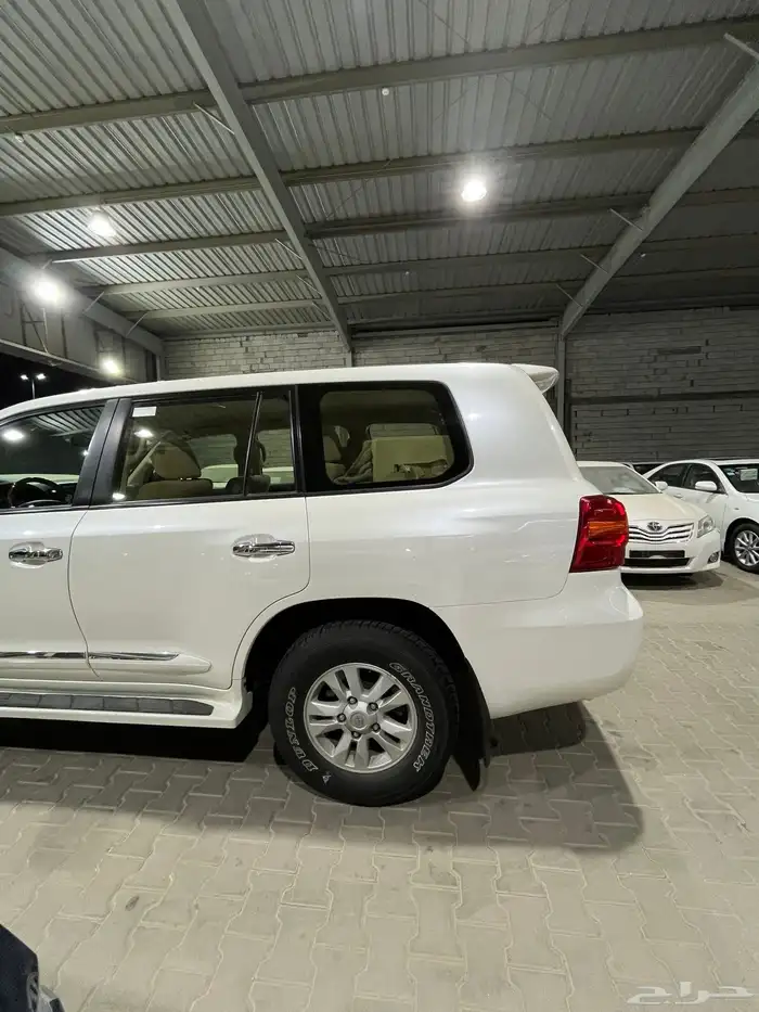 لاندكروزر 2014 شبه الجديد 13