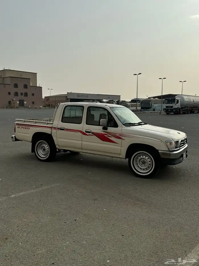 للبيع هايلوكس 2000 4