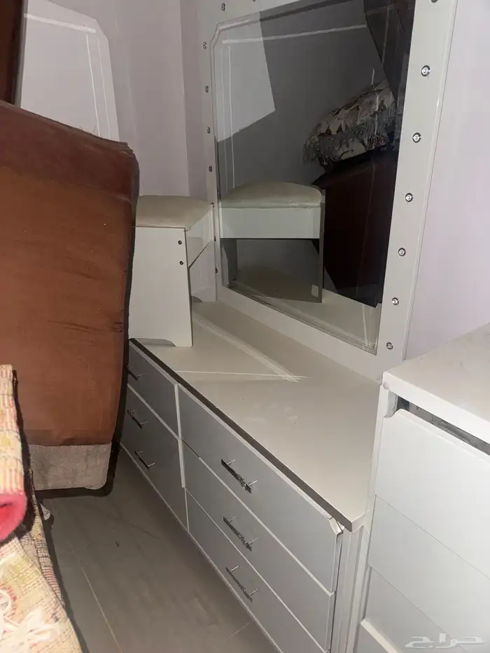 للبيع دولاب ملابس كبير شوفيره ودرج تخزين 5