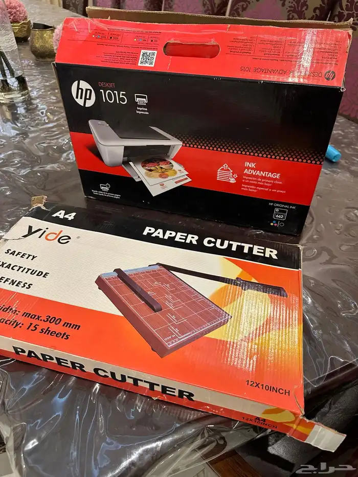 طابعة وقصاصة ورق 0