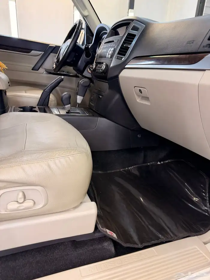 للبيع جيب باجيرو 2015 32