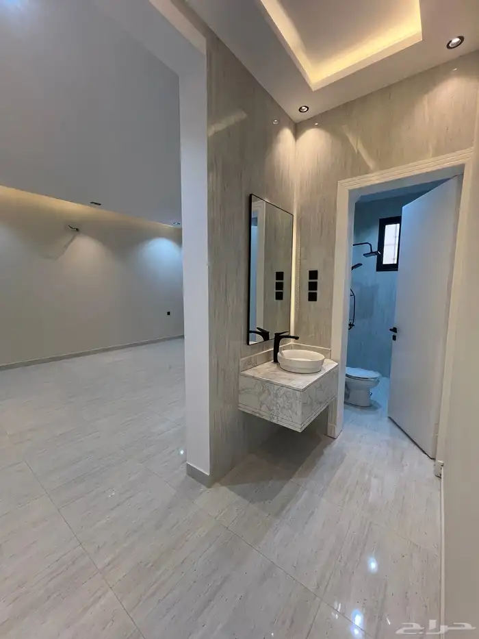 للبيع ادوار ارضية و علوية للبيع حي الطلح وسط الخدمات 15