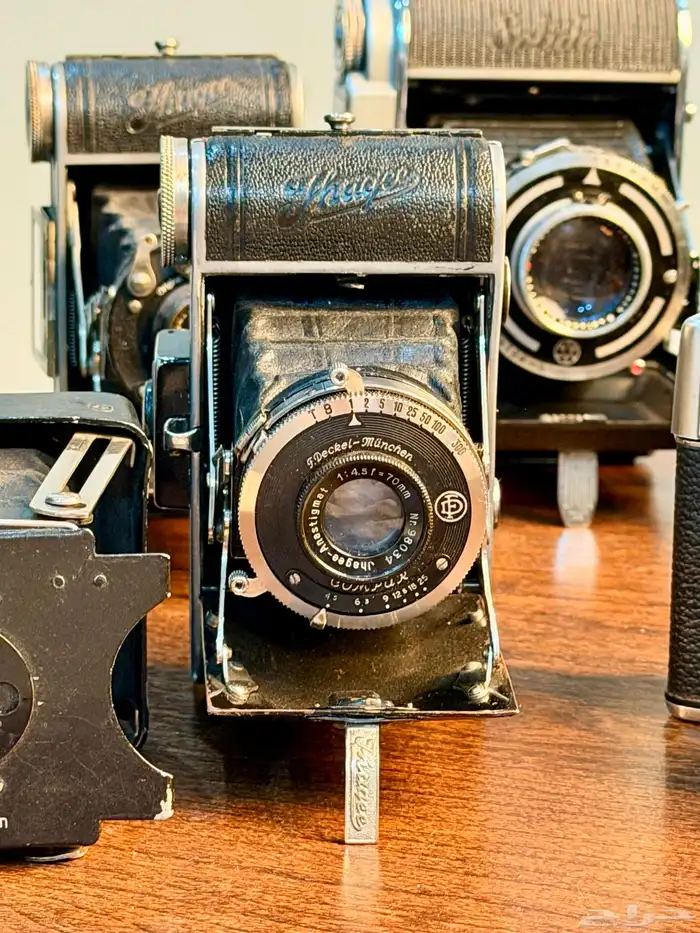 عشرة كاميرات تراثية بسعر التصفية  أعمارها حول مئة سنة 2