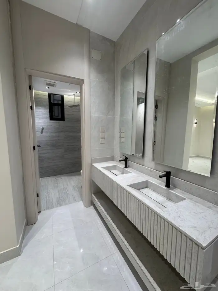 للبيع ادوار علوى مع سطح مداخل مستقله مصعد مستقل المحاله ابه 11