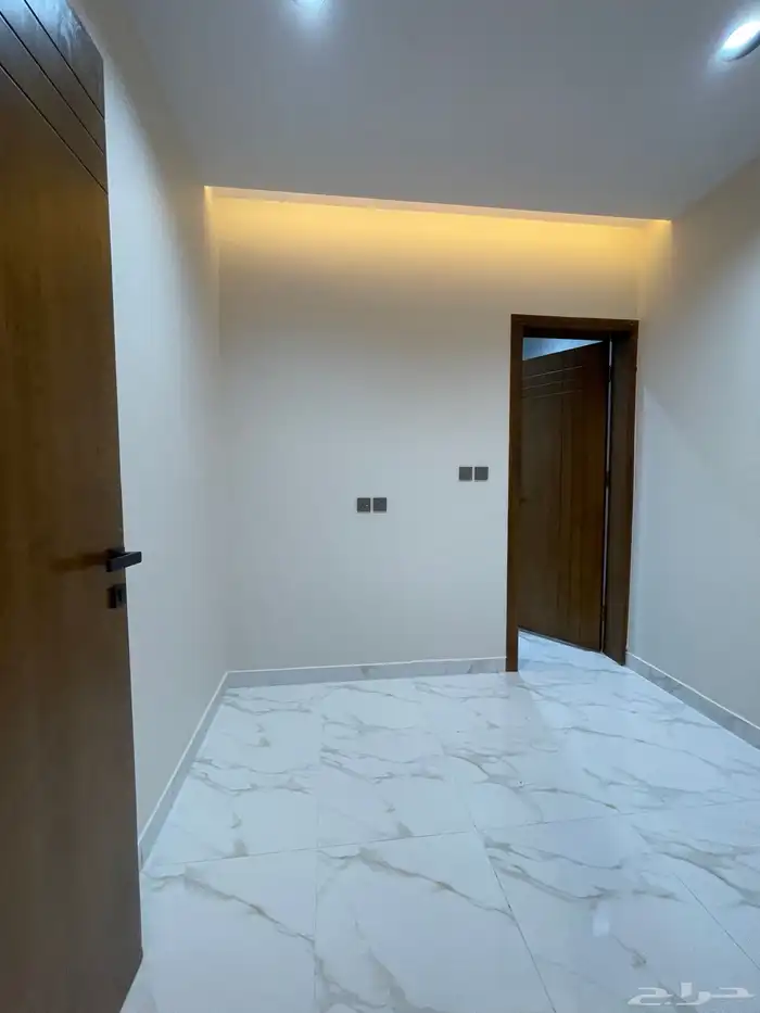 للبيع فيلا روف دور ثانى مع ملحق من 750 الف شمال الخميس 26