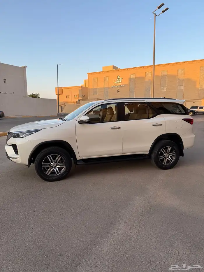 فورتشنر 2022 VX بنزين 16