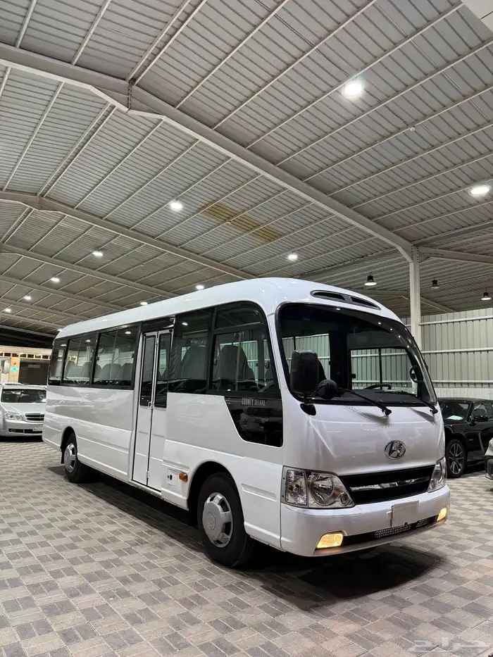 للبيع باص هونداي كونتي ديزل موديل 2014 ممشي قليل 30راكب 0