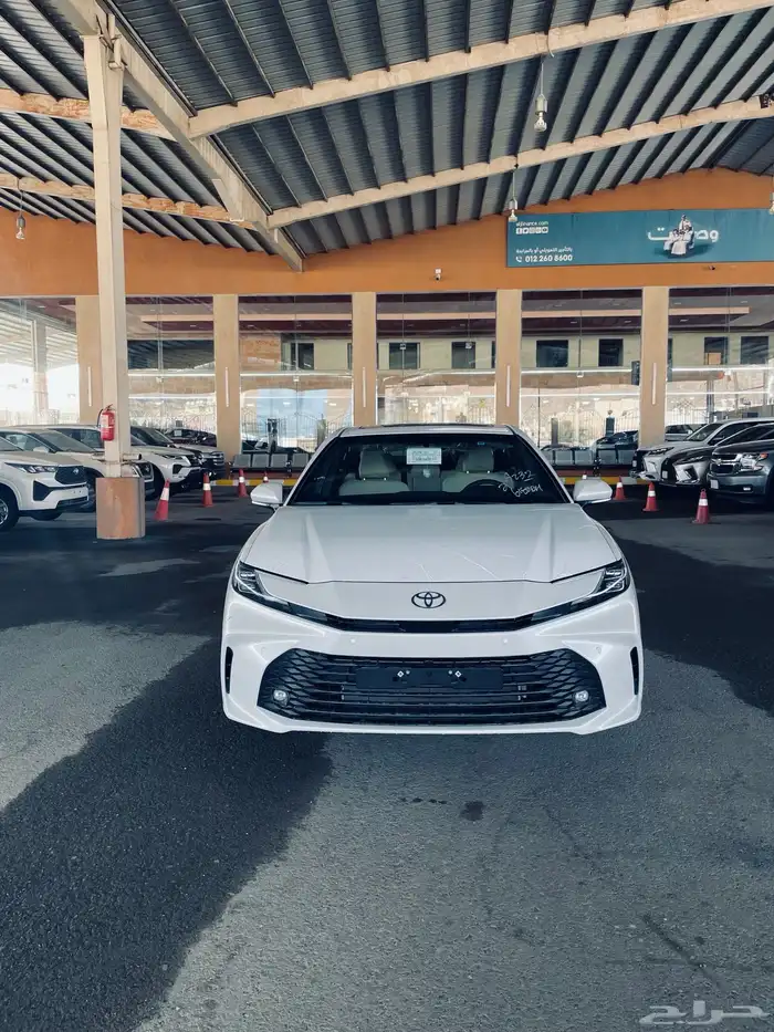 تويوتا كامري بنزين - LE - 2025 1