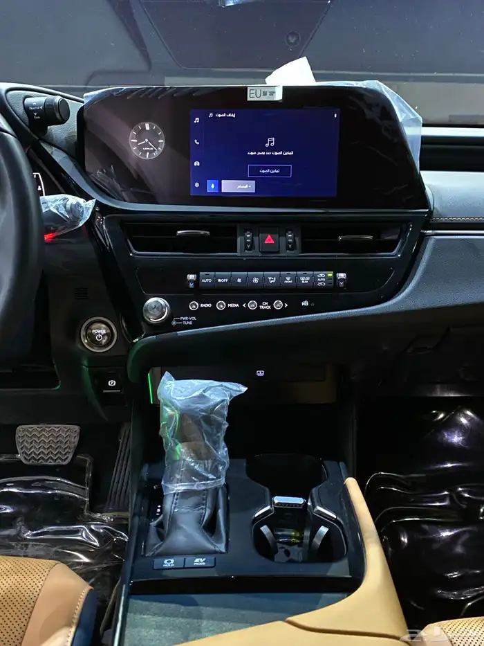 لكزس ES 300 هايبرد 2023 مالك اول شبه جديد 9