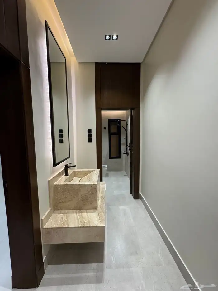 للبيع فيلا مودرن دورين وملحق واصل جميع الخدمات بحي راقي 15