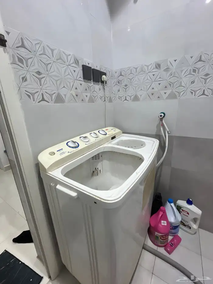 ثلاجة ومكيفين واثنين  فرن واسطوانة وغسالة فرش جديدة 6