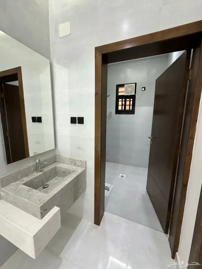 للبيع روفات وسيعة مع كراج باسعار مناسبة مخطط 2 بالخميس 12