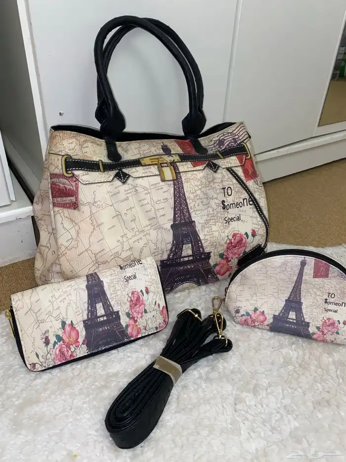 شنطه يد مع ملحقاتها جديده 80 ريال 0