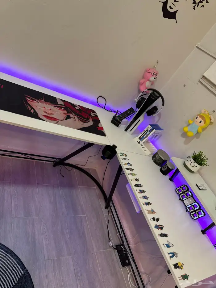 طاوله قمينق نظيفه 1