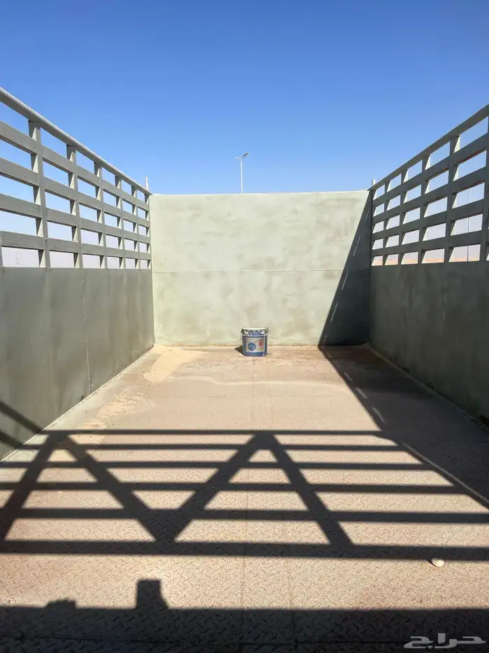 للبيع صندوق عايدي نظيف شرط الموقع شرق الاحساء 5