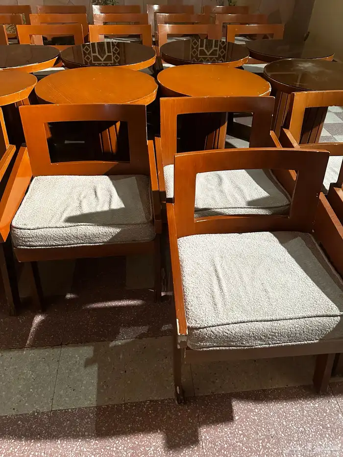 كراسي وطاولات 0