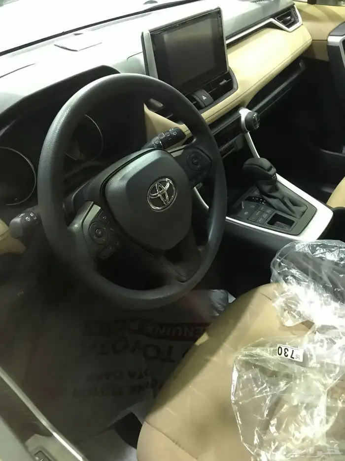 تويوتا راف فور 2025 فتحة XLE بنزين 4