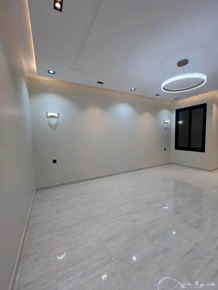 للبيع ادوار ارضية و علوية للبيع حي الطلح وسط الخدمات 9