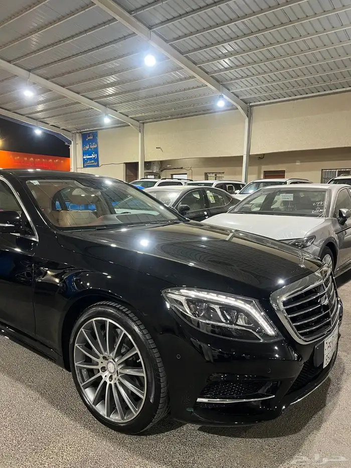 مرسيدس s400 مخزنه عداد 77 الف جفالي 4 ازارير وكاله 17