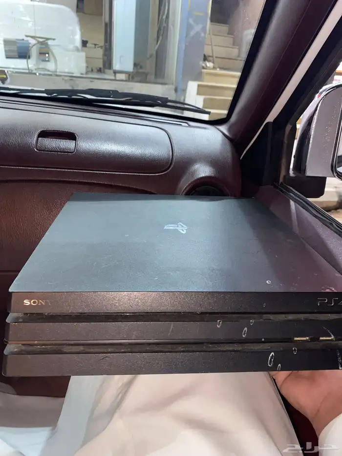 بلستيشن 4pro 1