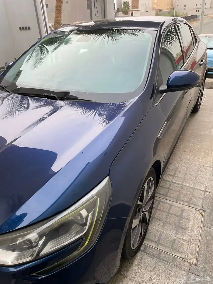 2018 رينو ميقان نص فل شاشة كبيرة 5