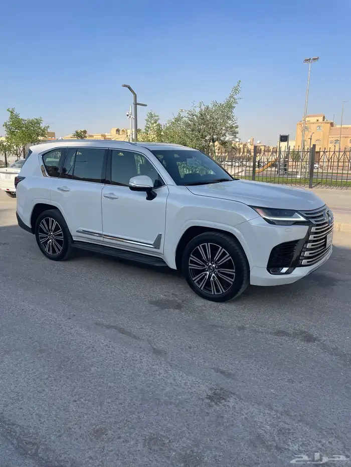 للبيع جيب لكزس 2024 BB سعودي 5