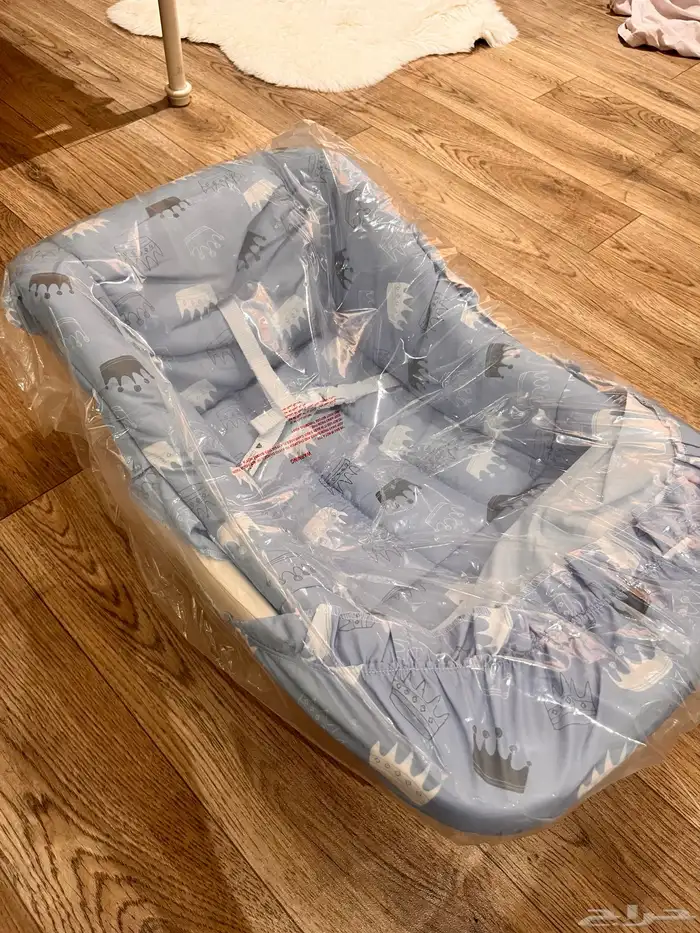 سرير وهزاز بيبي مع بطانيه حجم كبير 5