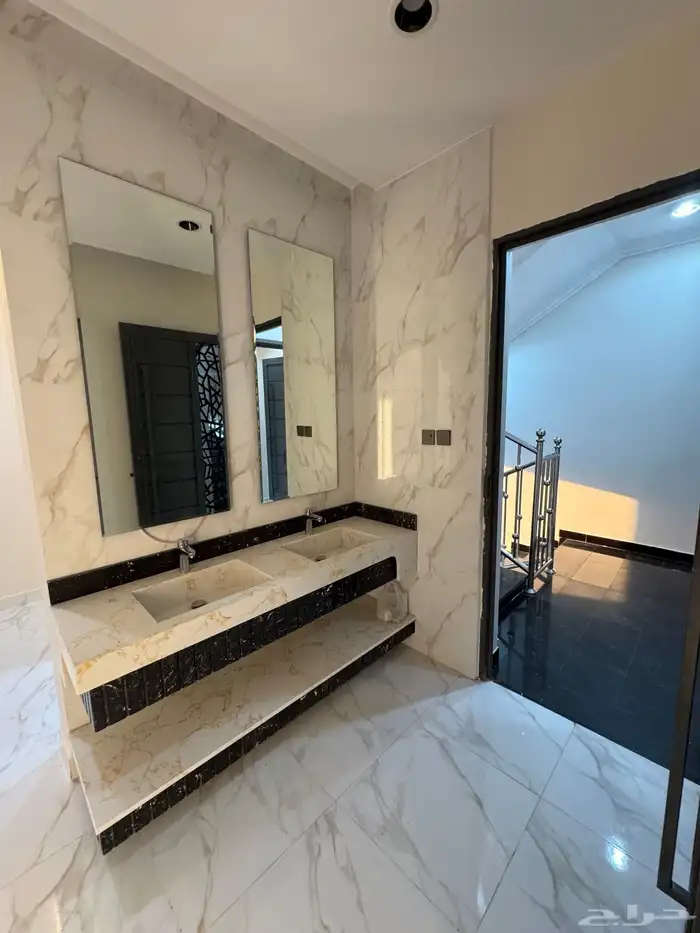 للبيع روف علوي بمدخل سياره شمال الخميس درج داخلي وخارجي 8