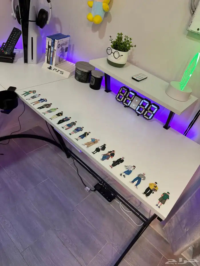 طاوله قمينق نظيفه 0