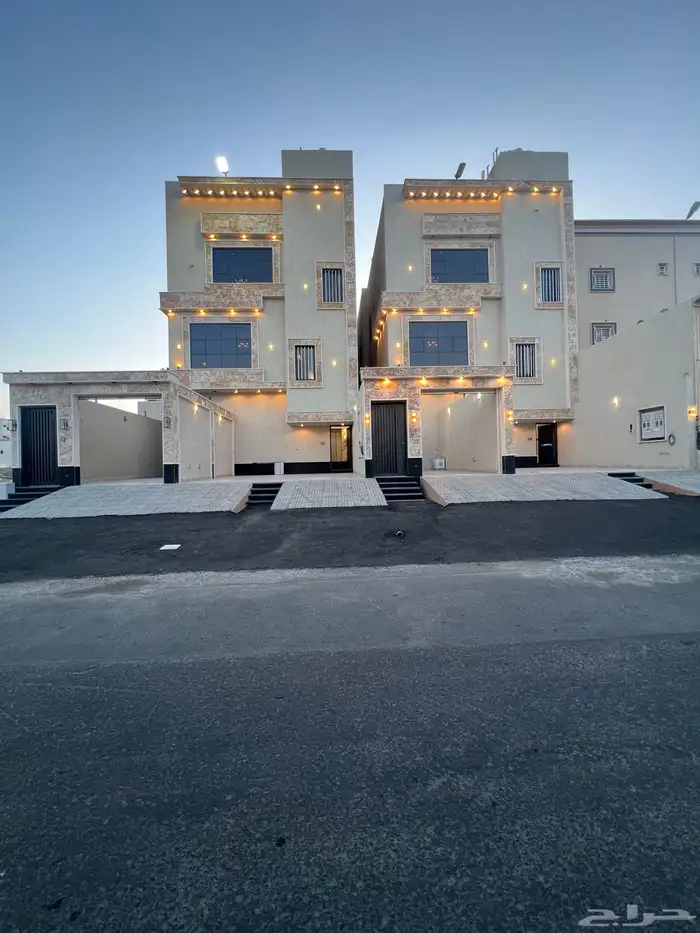 للبيع ادوار ارضية و علوية للبيع حي الطلح وسط الخدمات 0