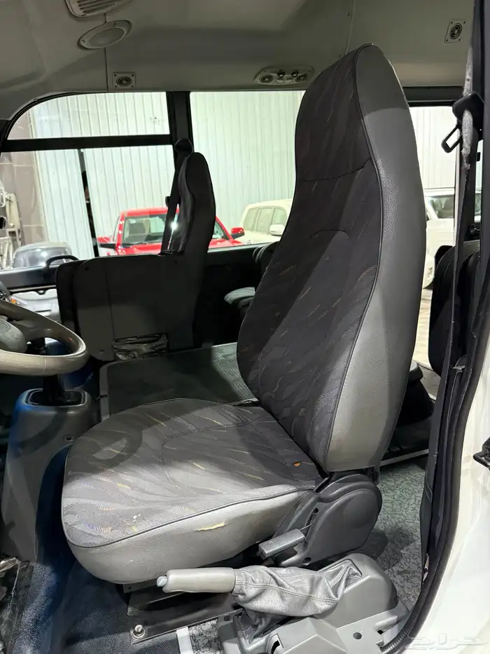 للبيع باص هونداي كونتي ديزل موديل 2014 ممشي قليل 30راكب 25