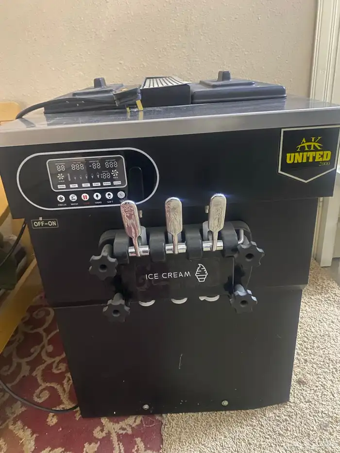 ثلاجه ايس كريم نظيفه جدا 1