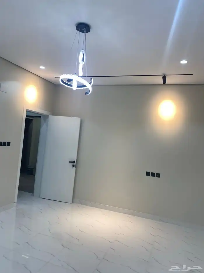 للبيع فيلا روف علوي 4