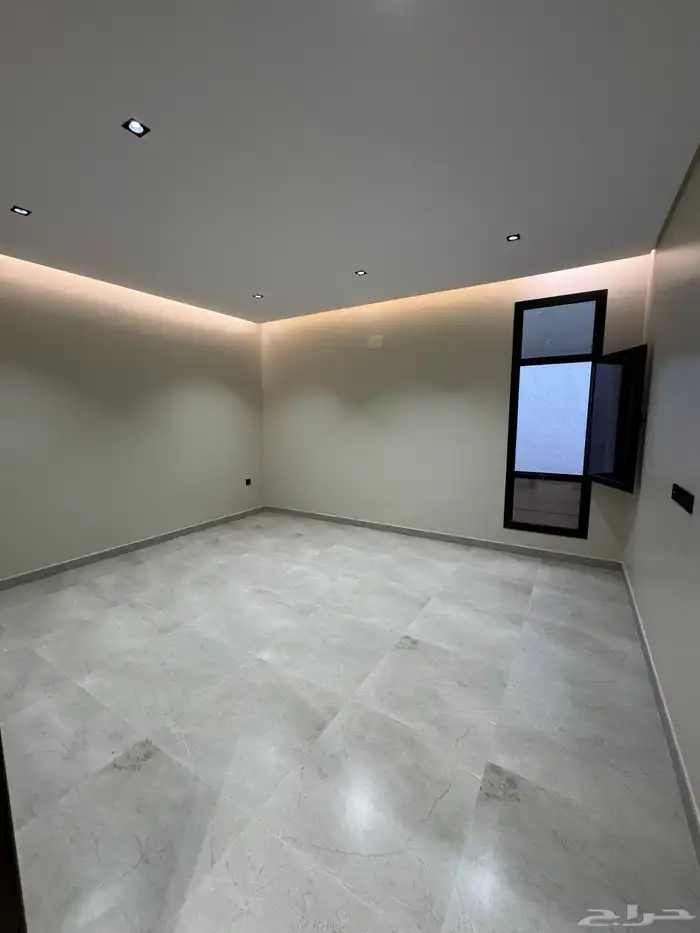 للبيع فيلا مودرن دورين وملحق واصل جميع الخدمات بحي راقي 25