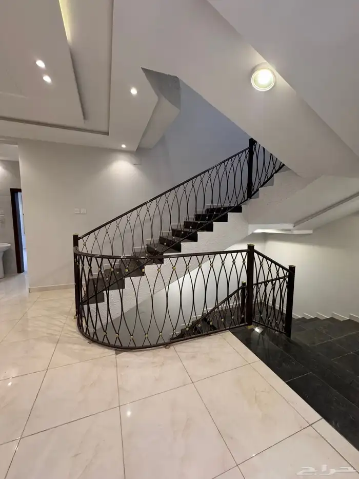 للبيع فيلا مستقله دورين وملحق مساحه 350 الارض من 840 الف 18