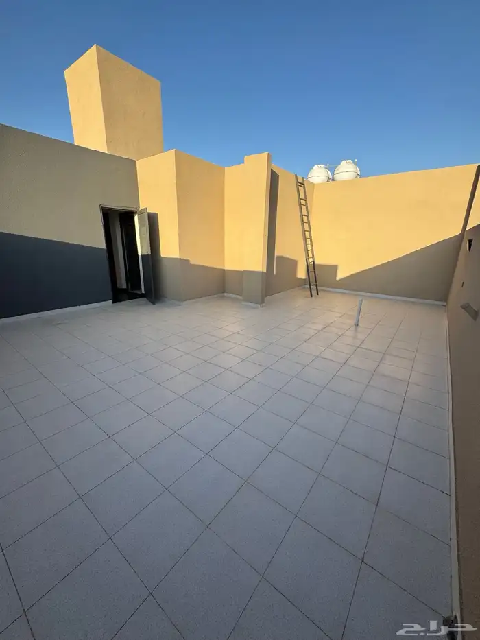 للبيع روف علوي بمدخل سياره شمال الخميس درج داخلي وخارجي 27