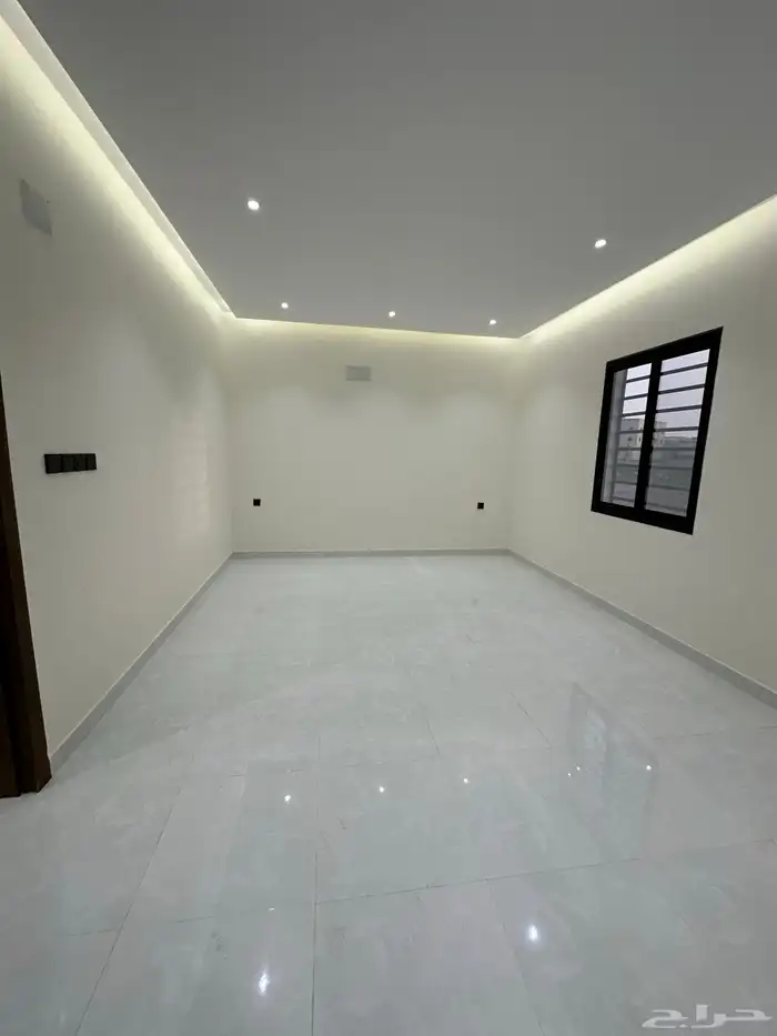 للبيع روفات وسيعة مع كراج باسعار مناسبة مخطط 2 بالخميس 9