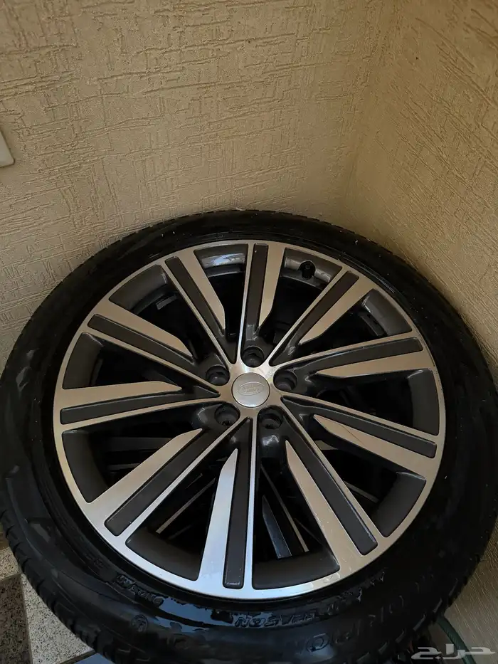 جنوط رانج روفر اصلية للبيع مع الكفرات 0