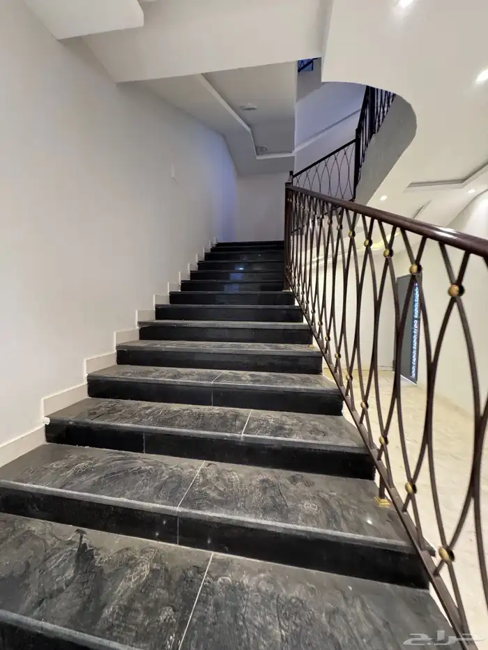 للبيع فيلا مستقله دورين وملحق مساحه 350 الارض من 840 الف 13