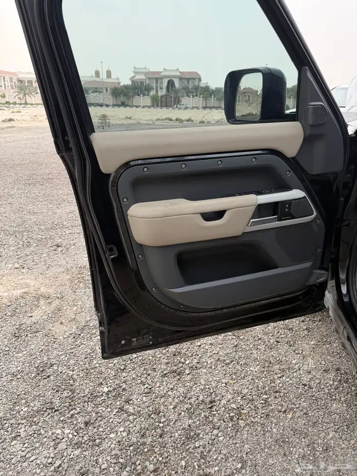 لاند روفر ديفيندر 110 SE 3