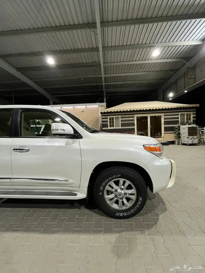 لاندكروزر 2014 شبه الجديد 6