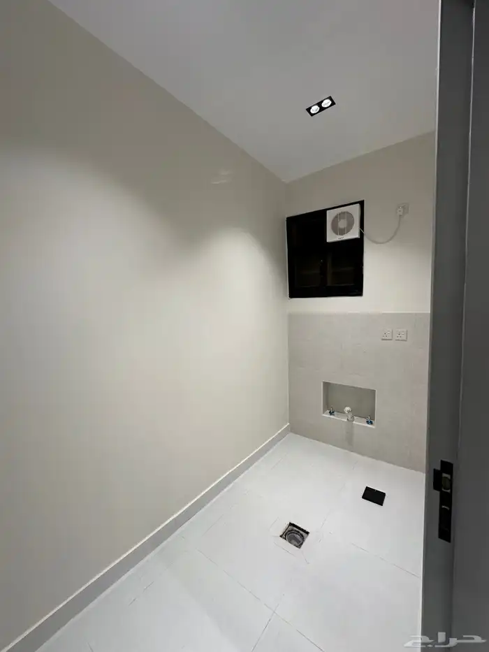 للبيع شقق علويه ممتازه والسعر 520 الف بحى المعارض خميس مشيط 7